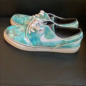 Low top size 11 nike sb sneakers